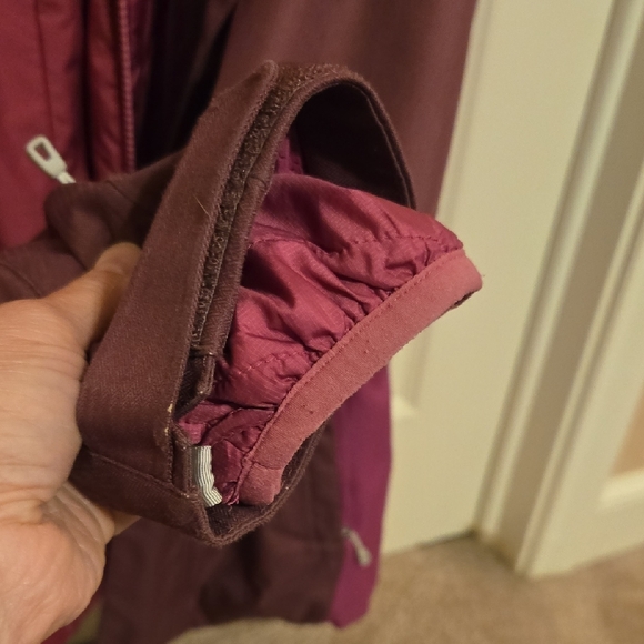Patagonia Women's Wine and Pink Ski Jacket - Picture 9 of 13